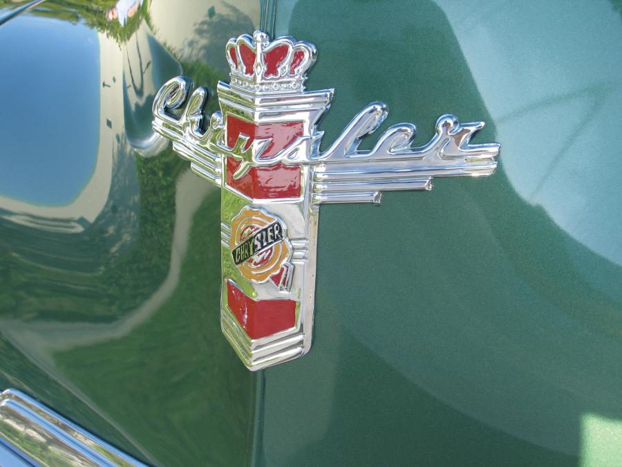 Логотип Chrysler Town & Country Convertible 1948 года  (фото 12 из 53)